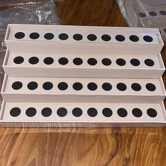 🆕🌿JEFFREE STAR: Velour Lipstick/Lipgloss Holder - Picture 8 of 9